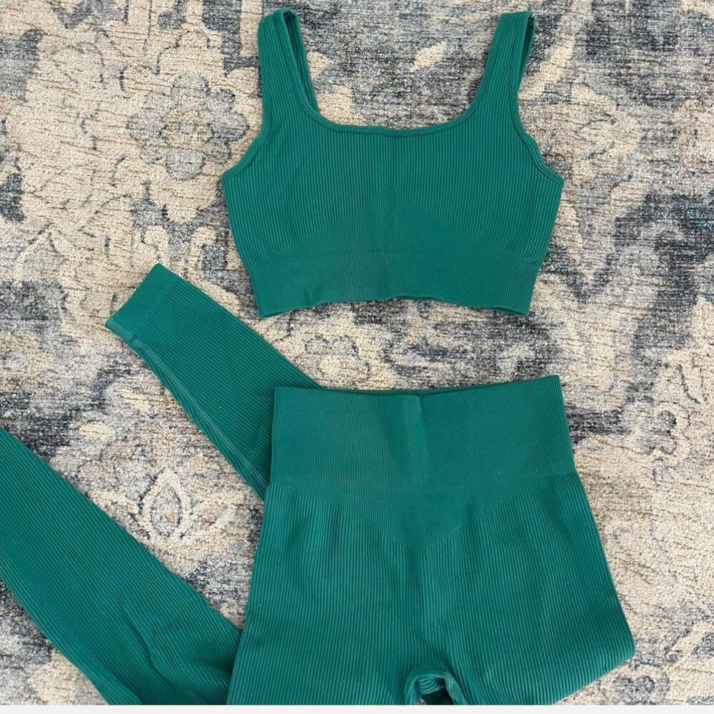 Women's Active Sets - Burgundy and Green Size Small - Picture 3 of 3